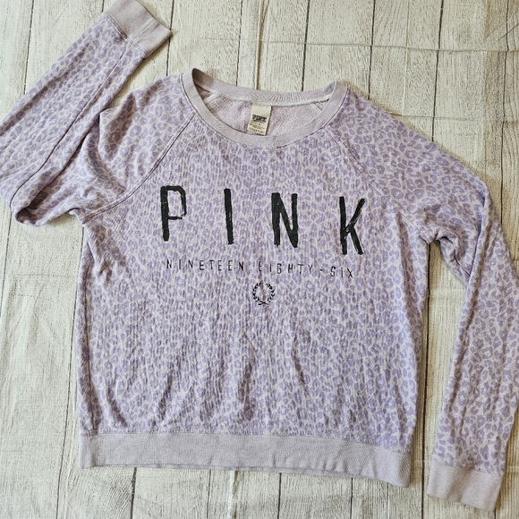 Victoria's Secret Pink Size Large• Lavender Leopard All Over Print Spellout Cozy - Picture 1 of 7